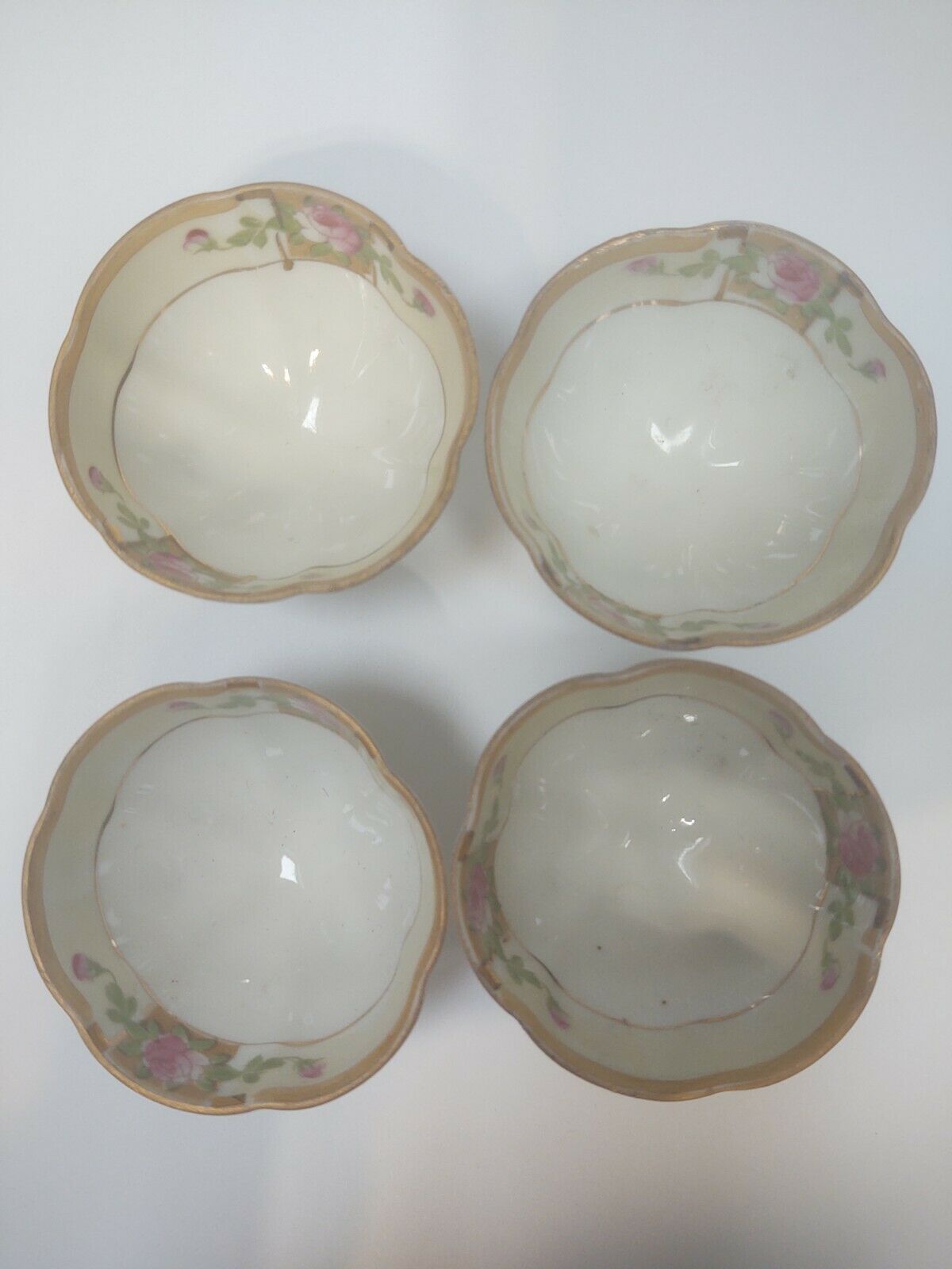 Nippon Bisque Hand Painted 4 Legged Bowls Set Of 3 2 3/8" Diameter Gold Trim