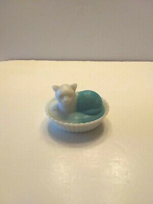 Westmoreland White And Blue Milk Glass Ct-2 Cat On Vertical Base  Animal Dish